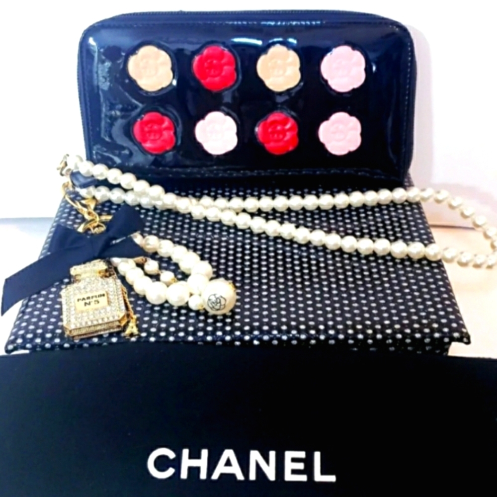 Chanel Camellia Palette Limited Edition Black Long Patent Floral Wallet